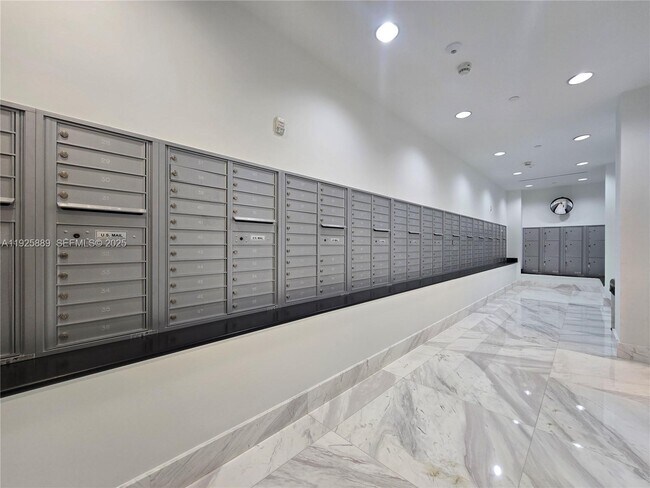 Building Photo - 400 Sunny Isles Blvd