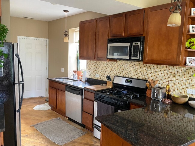 Building Photo - 1623 W Wallen Ave