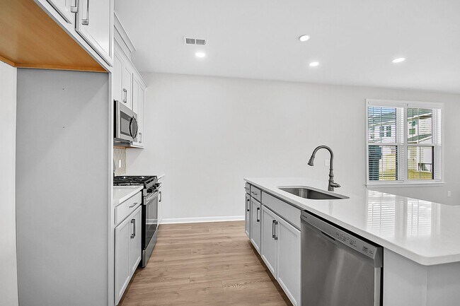 Building Photo - 482 Green Fern Dr