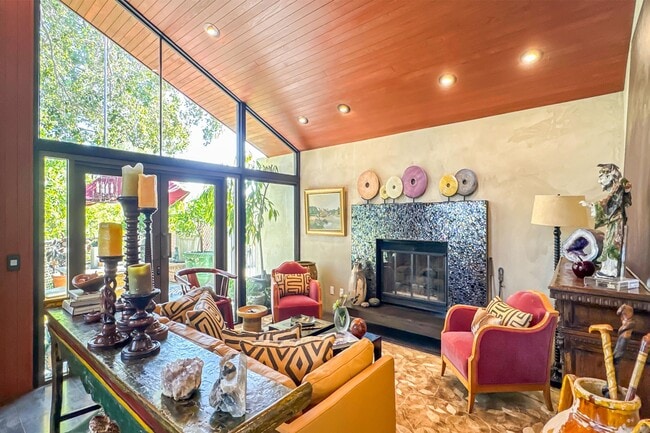 Building Photo - 1344 Marianna Rd