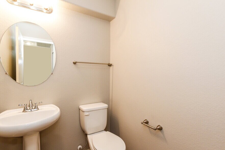 Building Photo - 977 Alfonso Ave