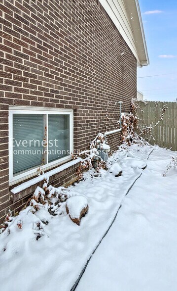 Building Photo - 13773 E 32nd Pl