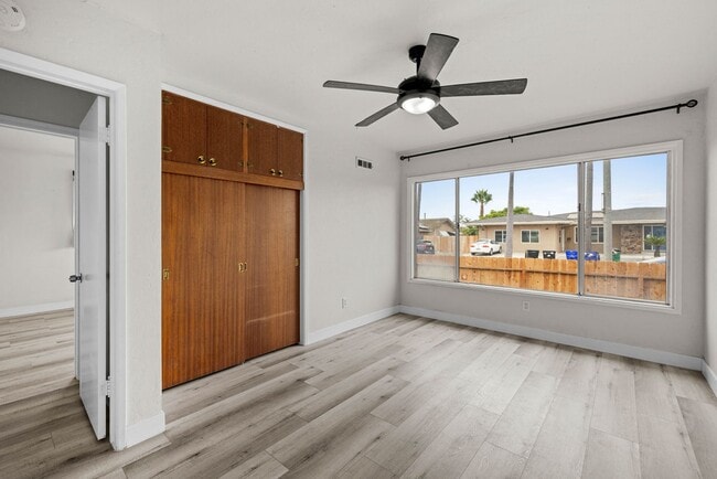 Building Photo - 7 Bed 3 Bath House on Prime Dorothy Way - Minutes Walk to Campus!!