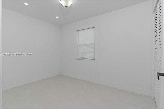 Building Photo - 1473 NE 30th Ct