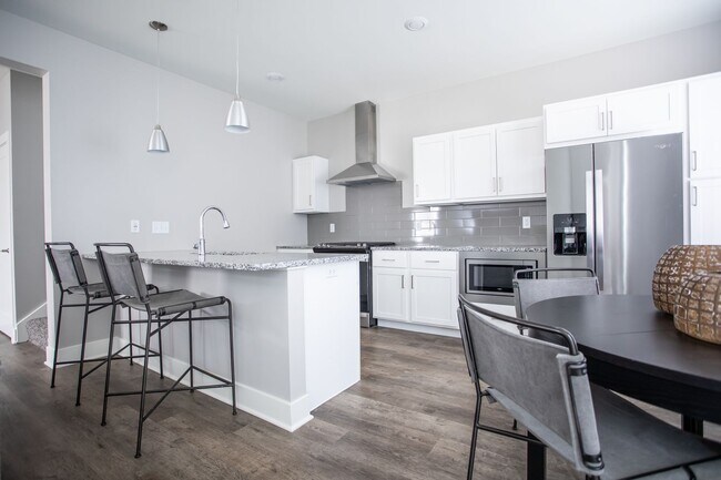 Building Photo - Spruce | Three Bedroom - Exterior Walkout