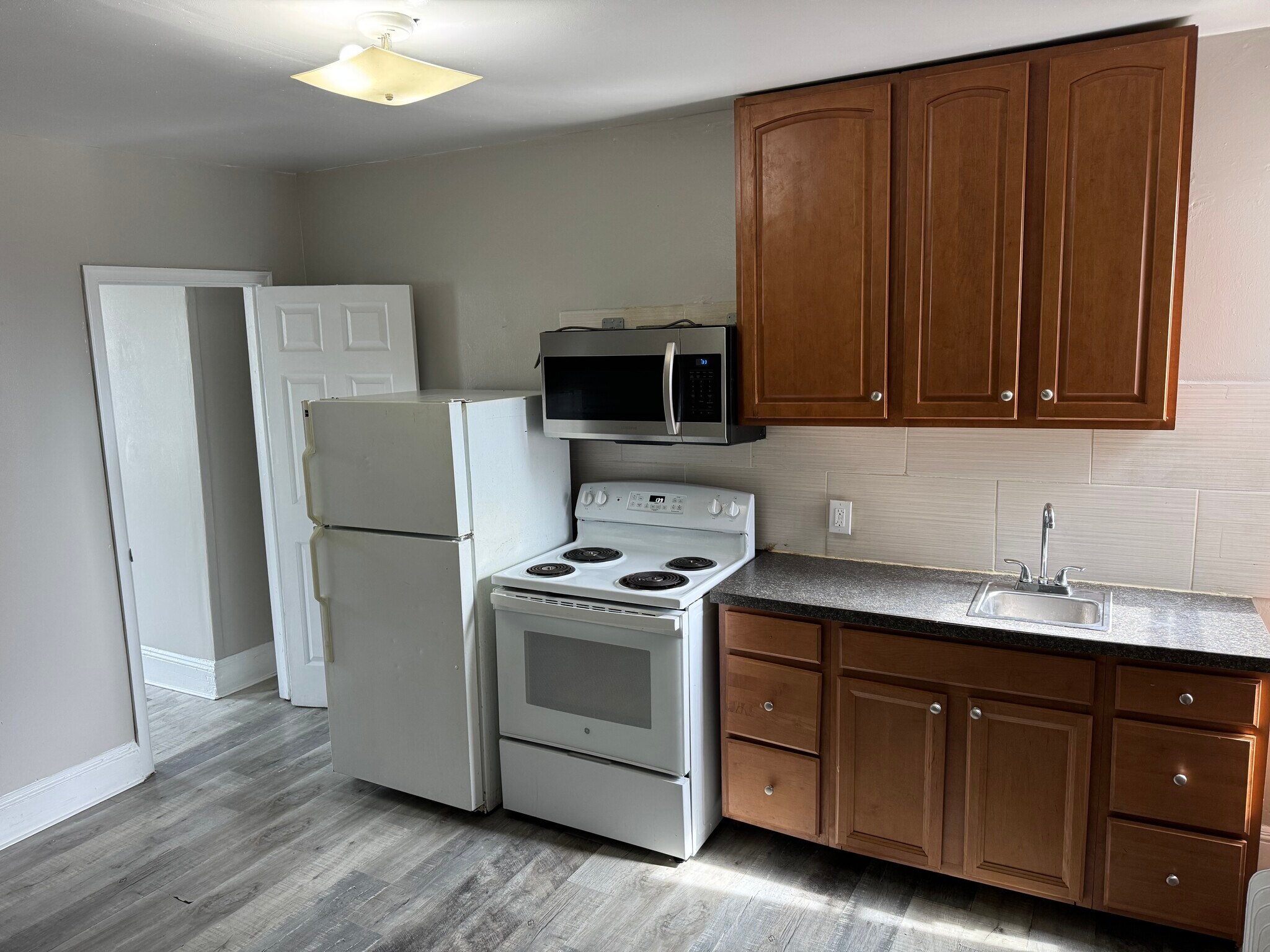 Building Photo - 646 E Allegheny Ave