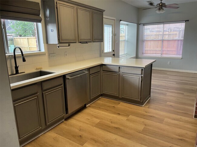 Building Photo - 11115 Winspring Dr