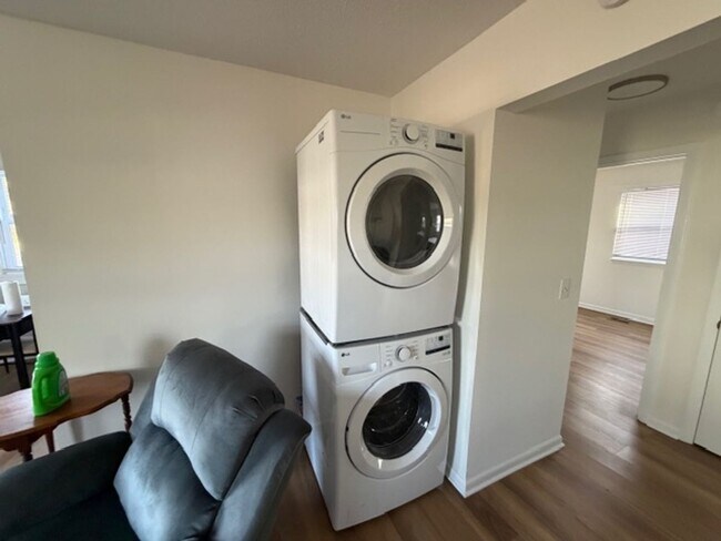 Building Photo - 500 Devon St