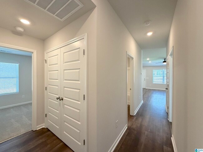 Building Photo - 174 Hill Ln