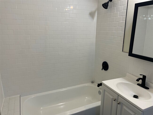 Building Photo - 50 Schubert St