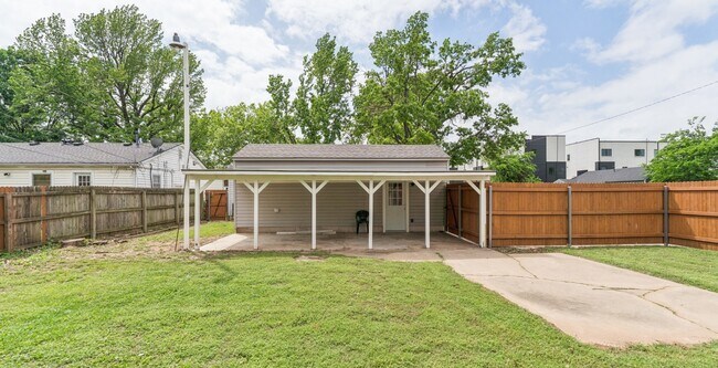 Building Photo - 3815 S Cincinnati Ave