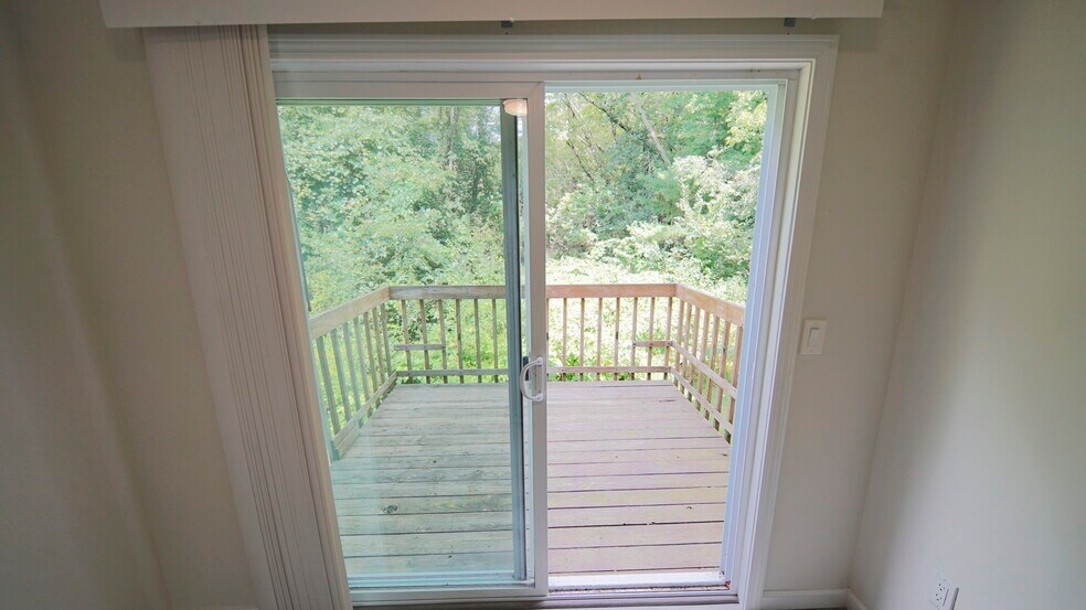 Building Photo - 64 Crystal Ln