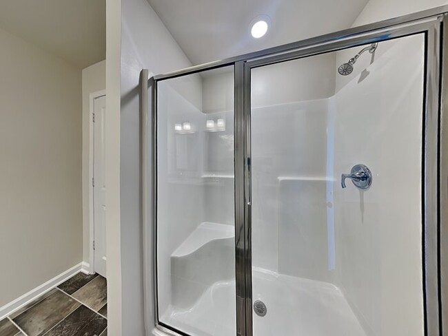 Building Photo - Located in desirable Ashton Lakes neigComi...