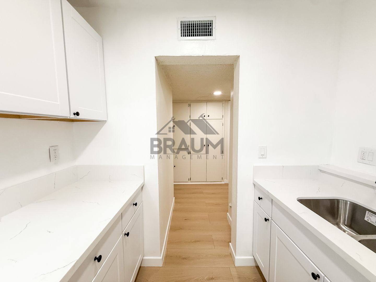 Building Photo - 5252 Hermitage Ave