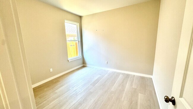 Building Photo - Beautiful Brand New 3-Bedroom Home in Coun...