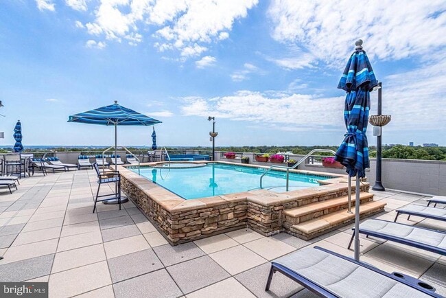 Building Photo - 1021 N Garfield St