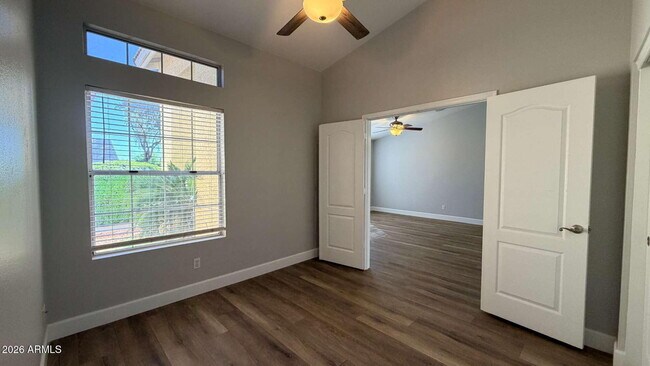 Building Photo - 1777 E Sheffield Ave