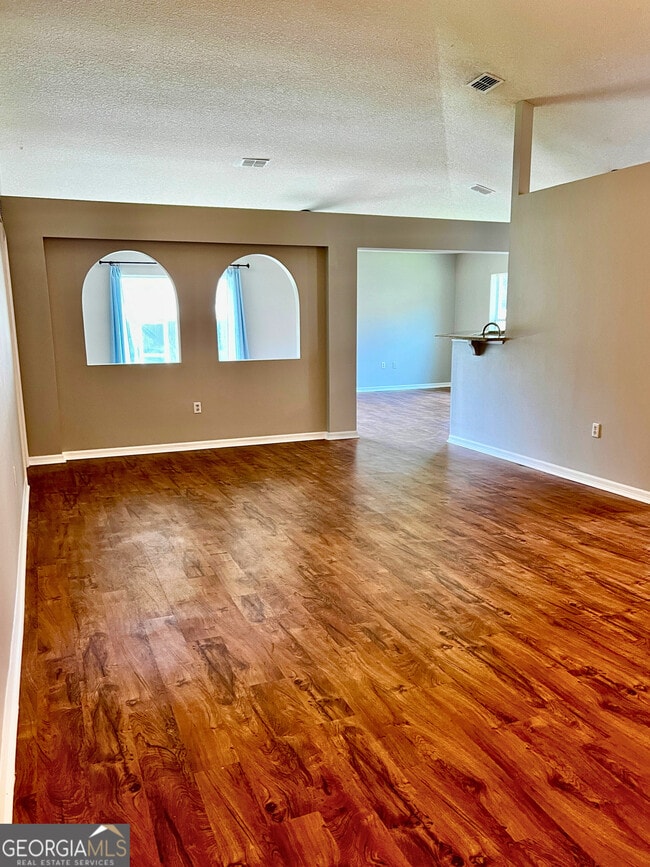 Building Photo - 230 Pine Bluff Dr