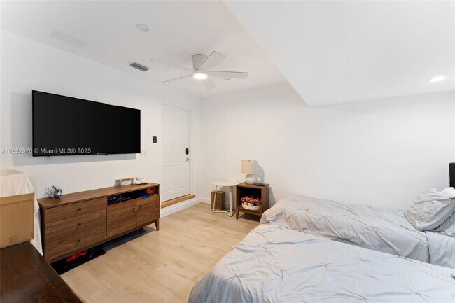 Building Photo - 3026 NE Quayside Ln