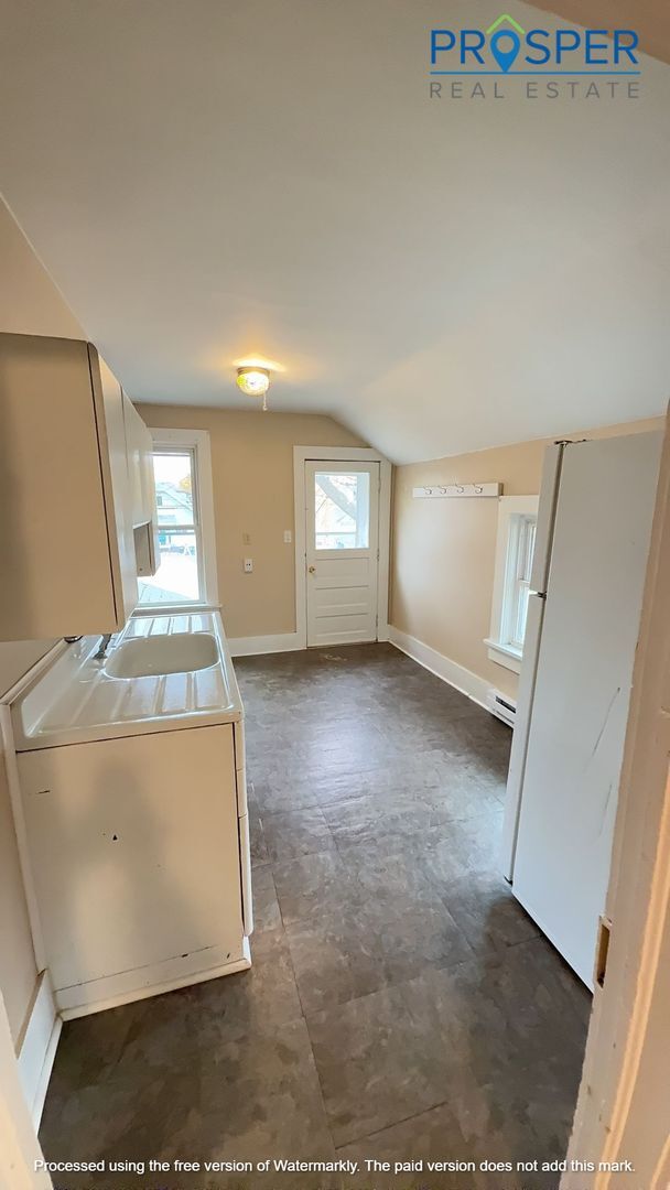 Building Photo - ST221X