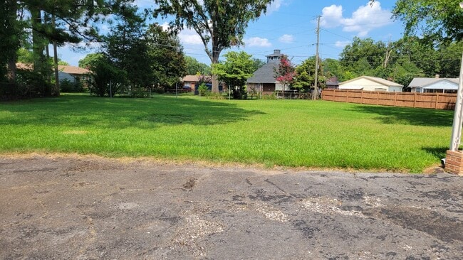 Building Photo - 6408 Robinhood Ln NW