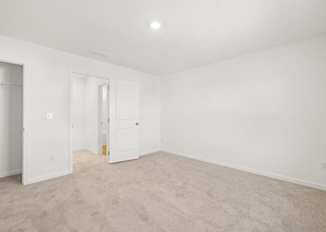 Building Photo - 102 Smithwood Dr