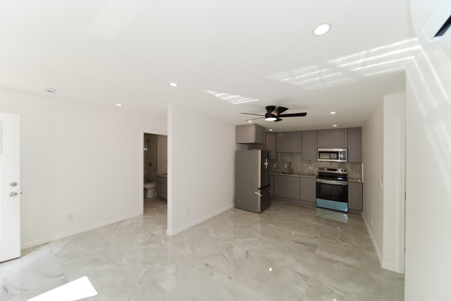Building Photo - 355 Hoomalu St