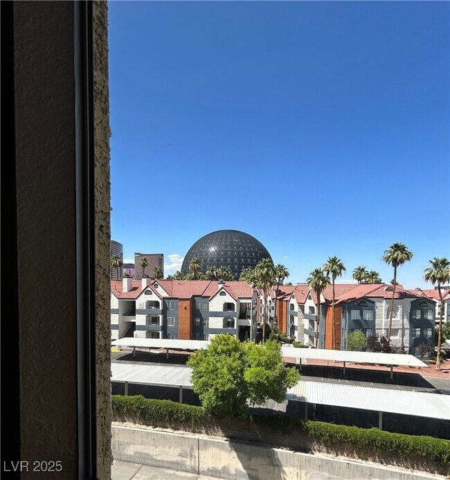 Building Photo - 210 E Flamingo Rd