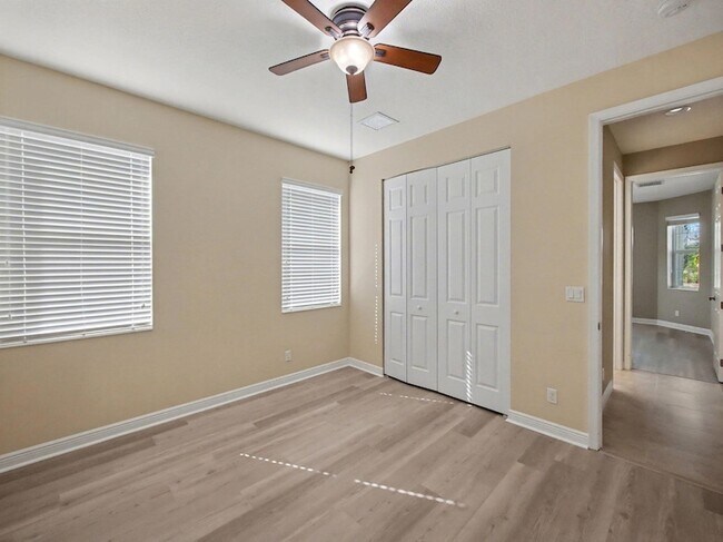 Building Photo - 12115 SW Bennington Cir