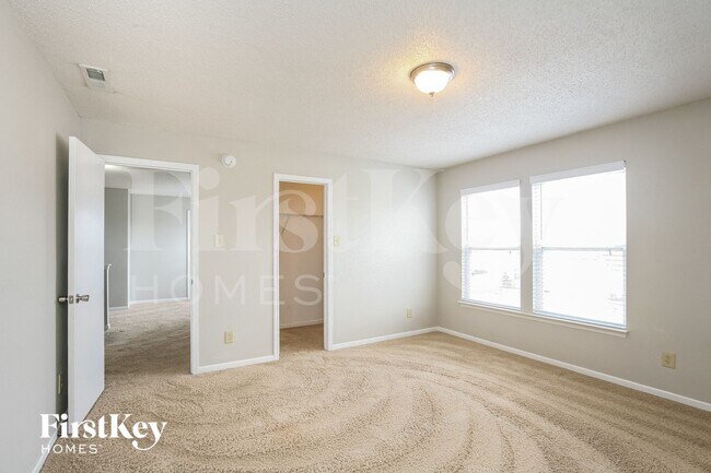 Building Photo - 10077 Pine Grove Way