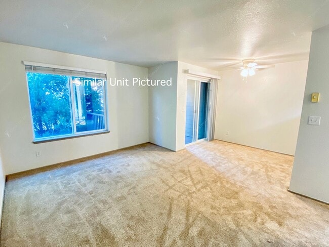 Building Photo - 2810 NE Mesa Ct