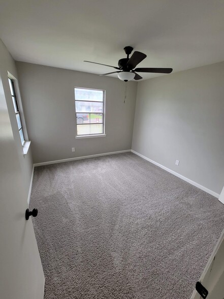Building Photo - 8321 Bunche Dr