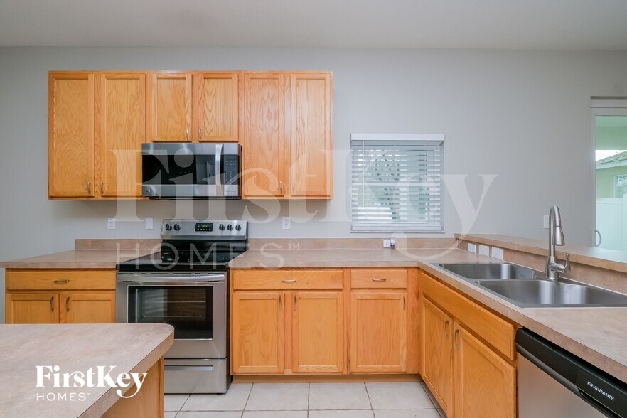 Building Photo - 11108 Creek Haven Dr
