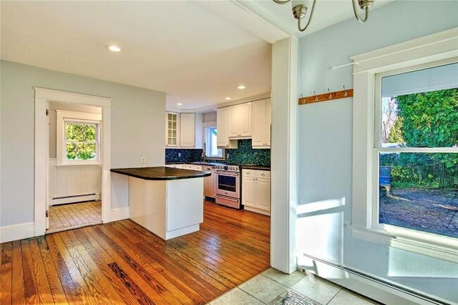 Building Photo - 18 Orchard Ave