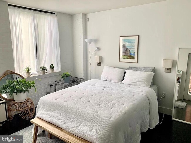 Building Photo - 1318 22nd St NW