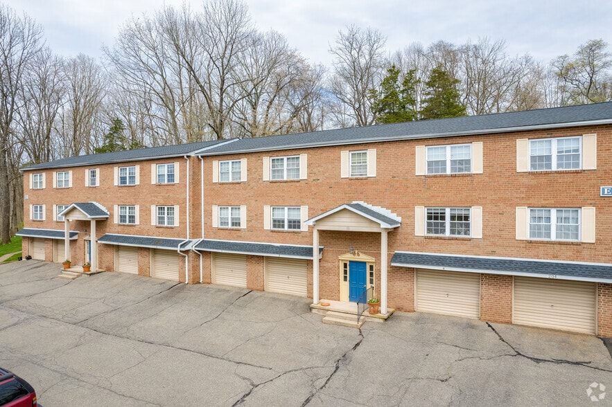 Building Photo - Pine Crest Apartments