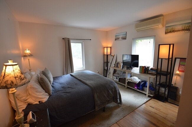 Building Photo - 94 Undine Rd