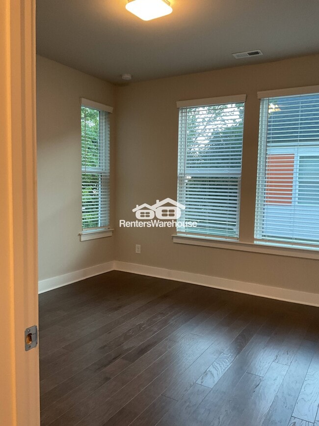 Building Photo - 1319 Millpark Ln