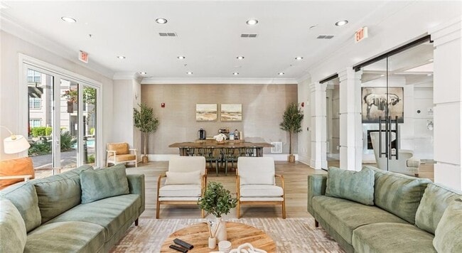 Building Photo - 2910 Clairmont Rd