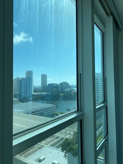 Building Photo - 950 Brickell Bay Dr