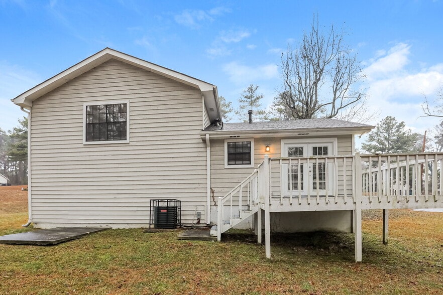 Building Photo - 6207 Radford Dr