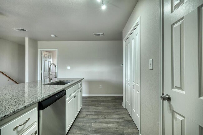 Building Photo - 107 Castleberry Ct