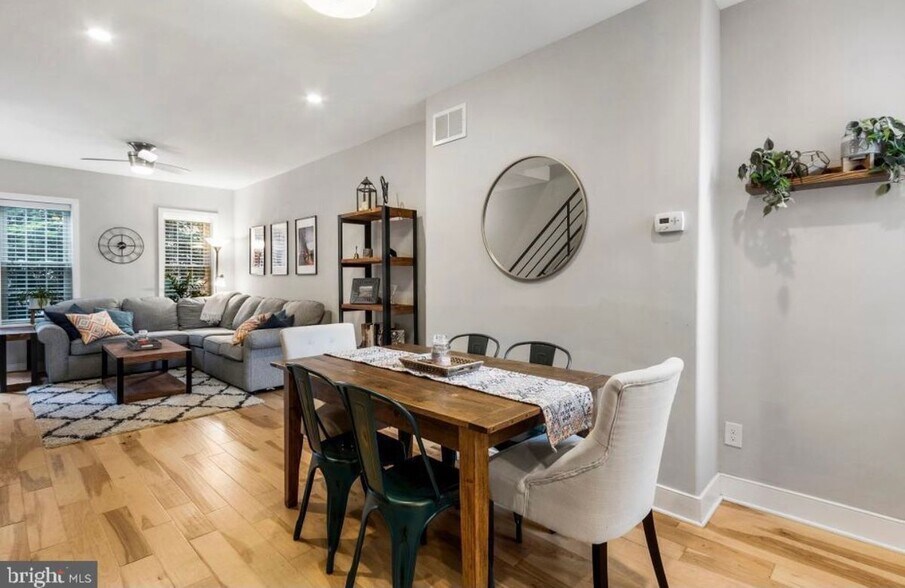 Building Photo - 2427 E Boston St