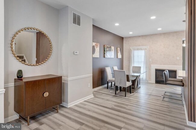 Building Photo - 14118 Carmody Pl