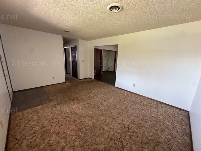 Building Photo - 379 E Marion Ct