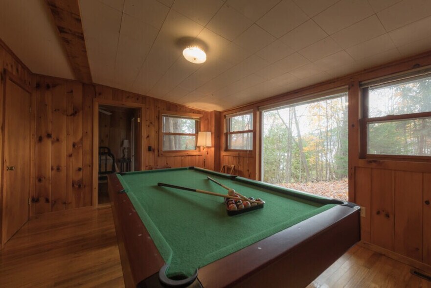 Building Photo - 4168 Lake Shore Dr