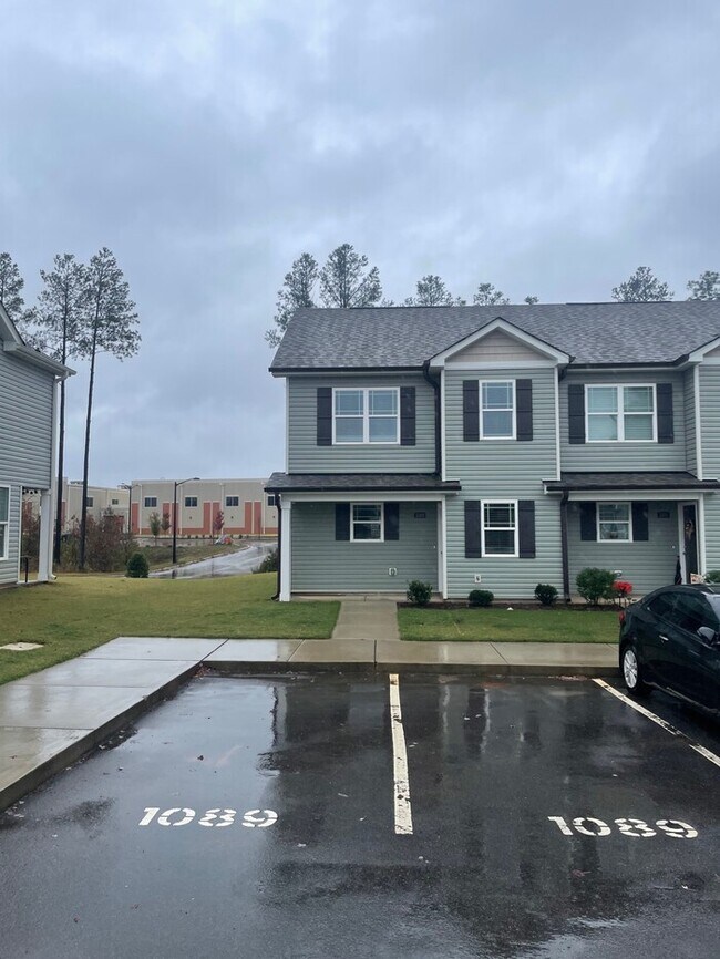 Primary Photo - New 3 Bedroom 2.5 Bathroom Townhome!