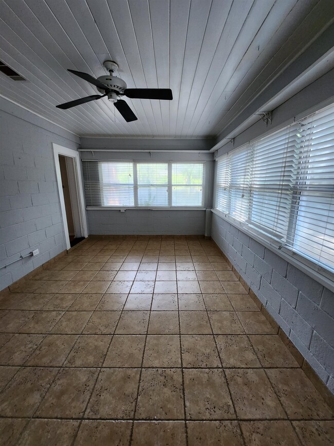 Building Photo - 1041 Cherokee Dr