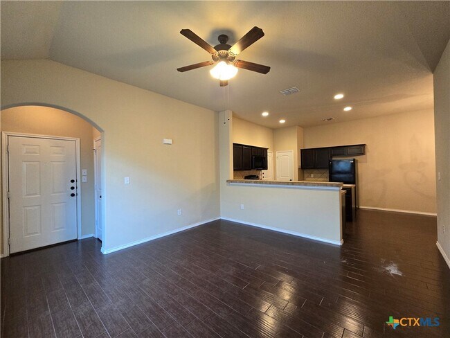 Building Photo - 697 Creekside Cir