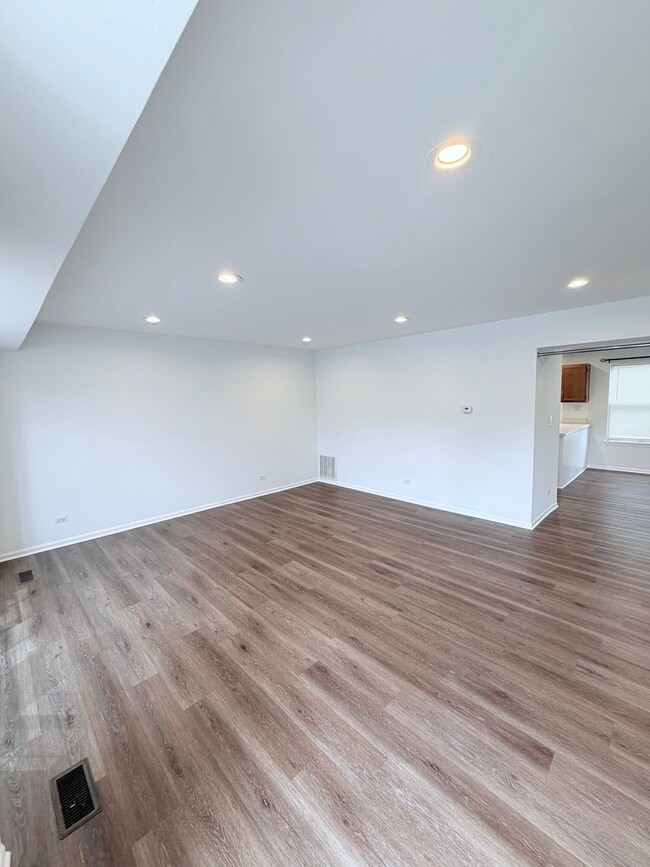 Building Photo - 1120 Keswick Ln